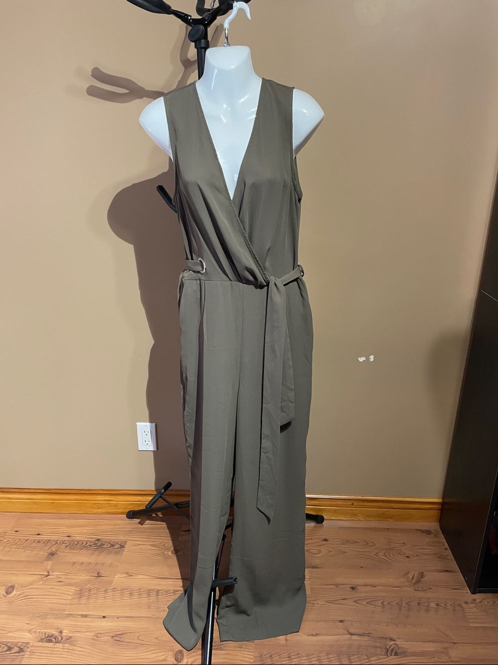 NWOT Sleeveless V-Neck Olive Wrap Dynamite romper